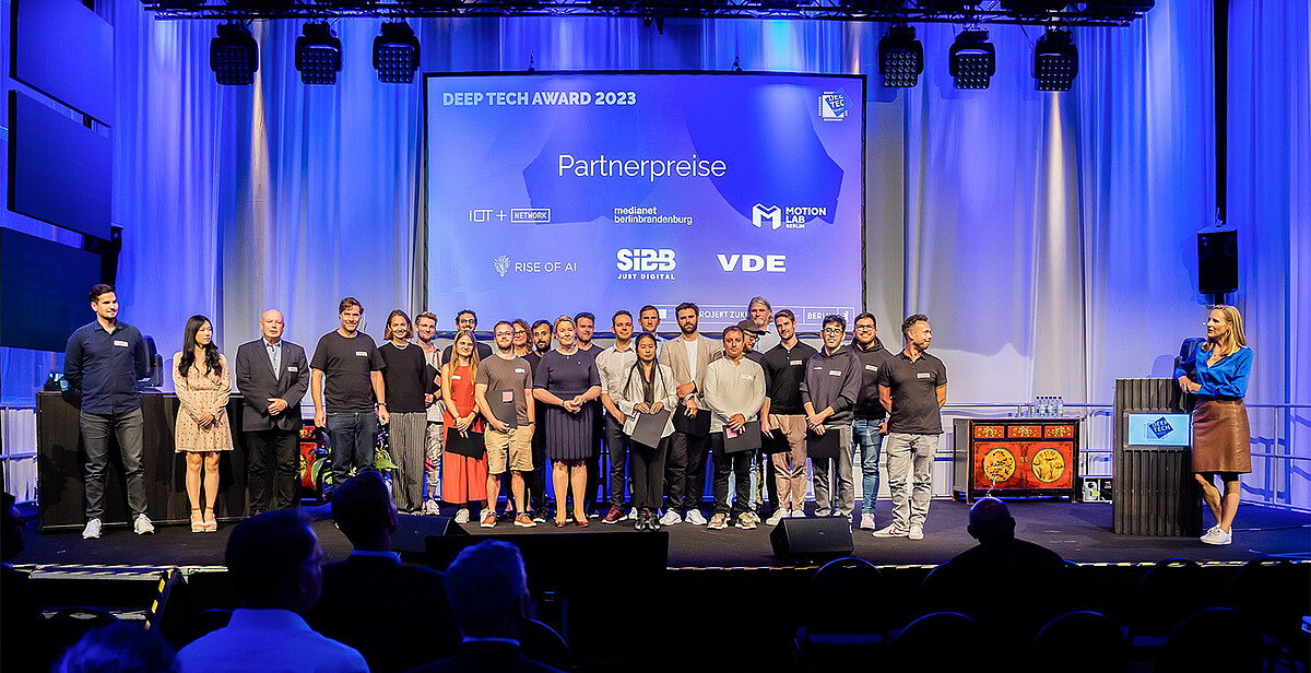 Stagestruck Deep Tech Stars – the winning teams of the 2023 Deep Tech Awards The winning teams of the 2023 Deep Tech Awards on stage