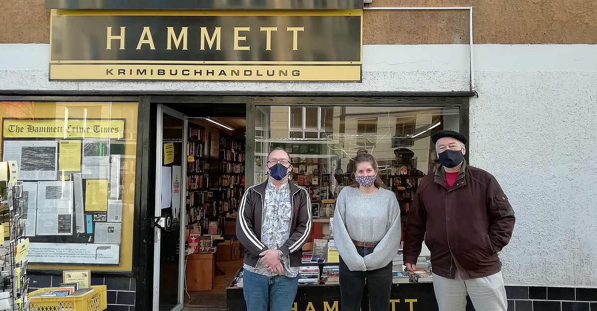 Experts on murder and crime – the team from bookstore Hammett Bookstore Hammett in Berlin Kreuzberg specializes in crime fiction.