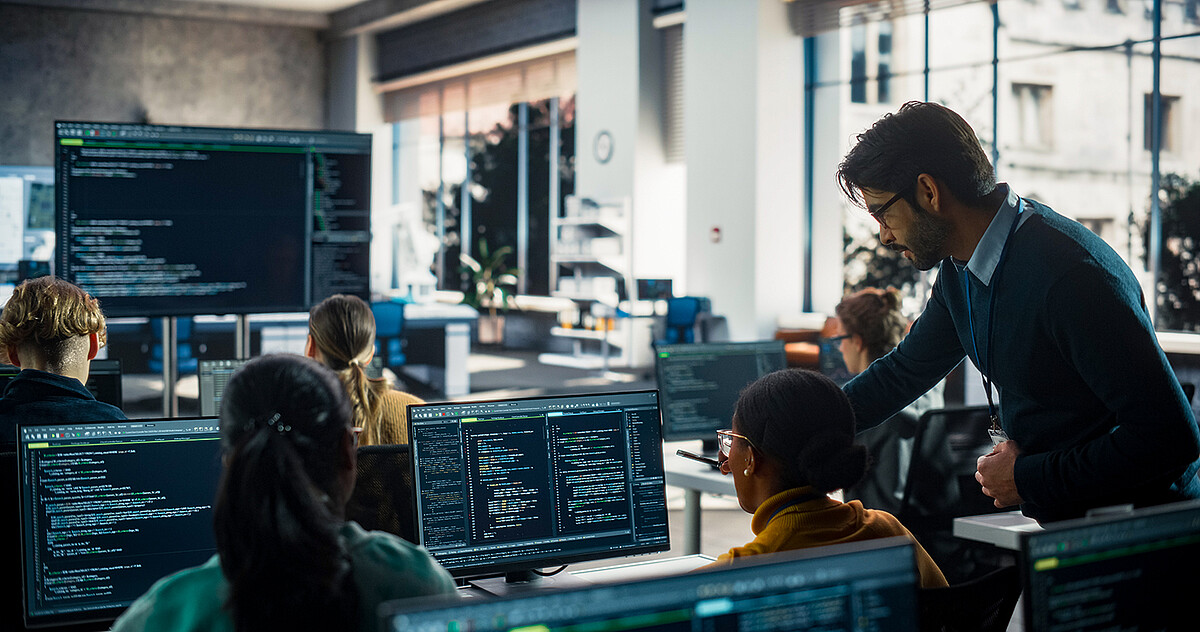 Innovation through collaboration, crafting sustainable FinTech solutions Dedicated professionals developing sustainable financial technologies in a dynamic Berlin startup environment