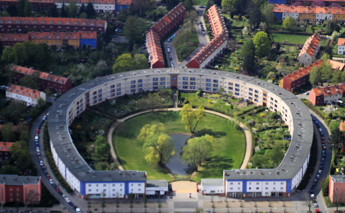 Berlin’s famous Horseshoe estate Bird’s eye view on the Horseshoe Estate