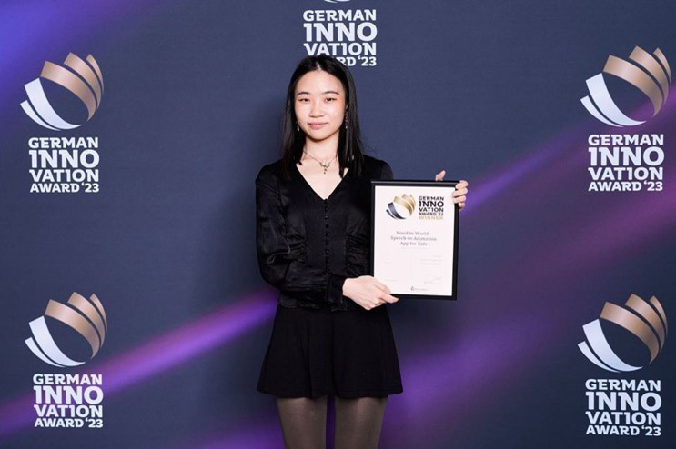 Xinyue Yang proudly presents her German Innovation Award Xinyue Yang, founder of Capybara Technologies, at the German Innovation Award 2023
